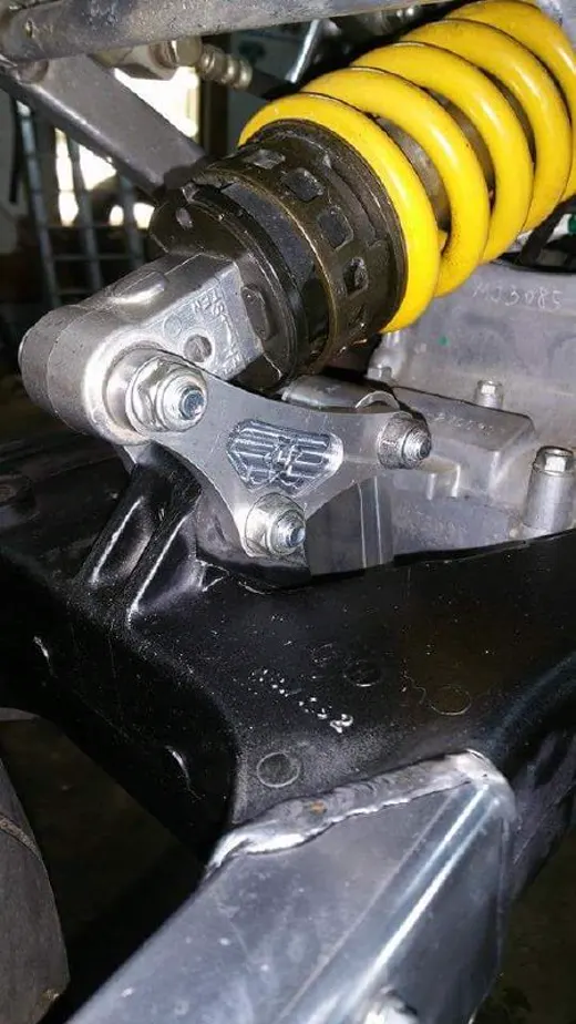 F4i Saggy Ass Fix link installed on a Honda CBR600F4i, photo 4