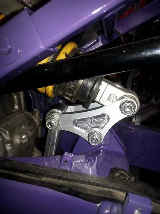 F4i Saggy Ass Fix link installed on a Honda CBR600F4i, photo 6