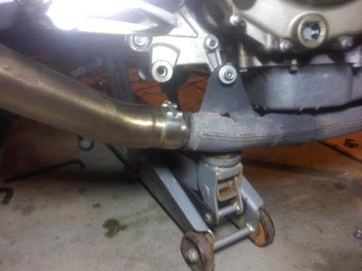 Stock F4i rear suspension link, jack under the header